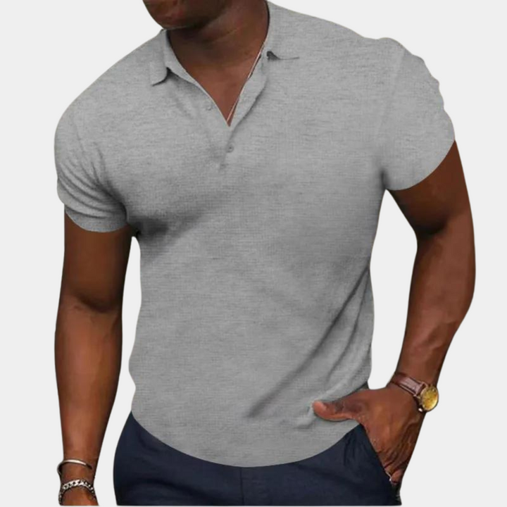 Grijze herenpolo met korte mouwen, stijlvolle casual look, gemaakt van ademende stof. Perfect voor zomerse dagen en informele gelegenheden.