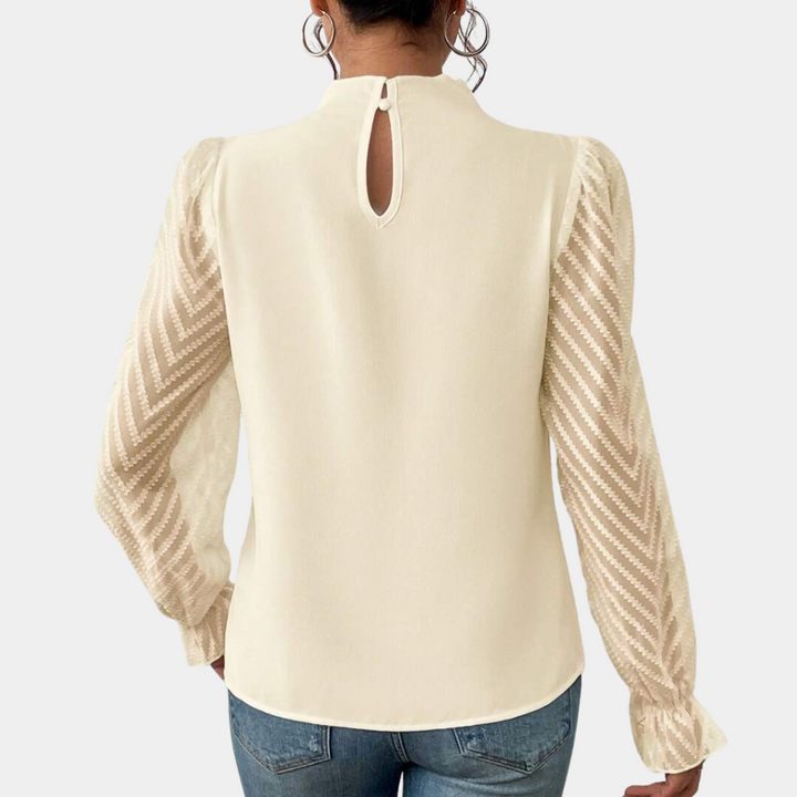 Beige damesblouse met lange mouwen en zigzagpatroon, keyhole-nek, casual elegantie, perfect voor modieuze outfits.
