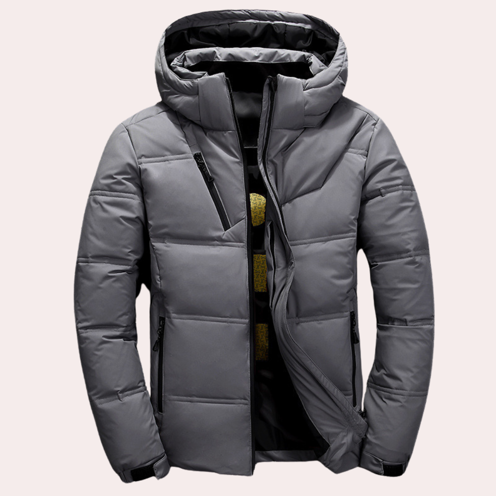 Donkergrijze gewatteerde winterjas met capuchon, ritssluiting en zakken. Stijlvolle herenjas voor koude seizoenen. Perfect voor outdoor activiteiten.