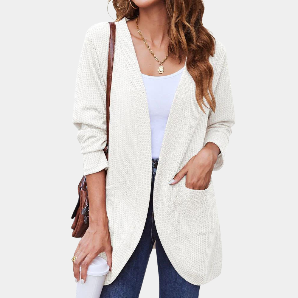 Witte dames cardigan met zakken, lange mouwen en open voorkant. Perfect voor casual outfits. Comfortabele en stijlvolle damesmode.