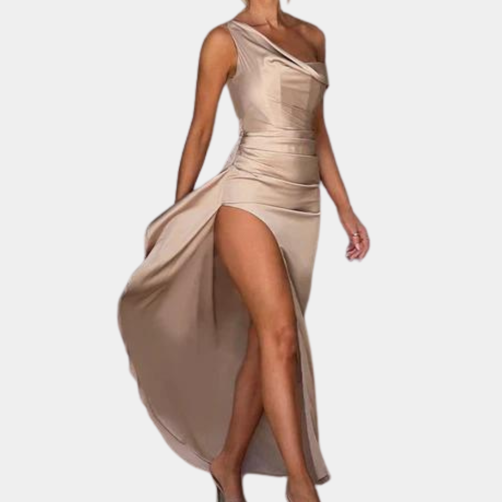 Elegante khaki avondjurk met asymmetrische halslijn en hoge split, perfect voor formele gelegenheden en modieuze evenementen.