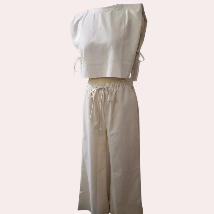 Khaki dames tweedelig set, bestaande uit een mouwloze top en wijde broek met elastische tailleband. Perfect voor casual en zomerse outfits.