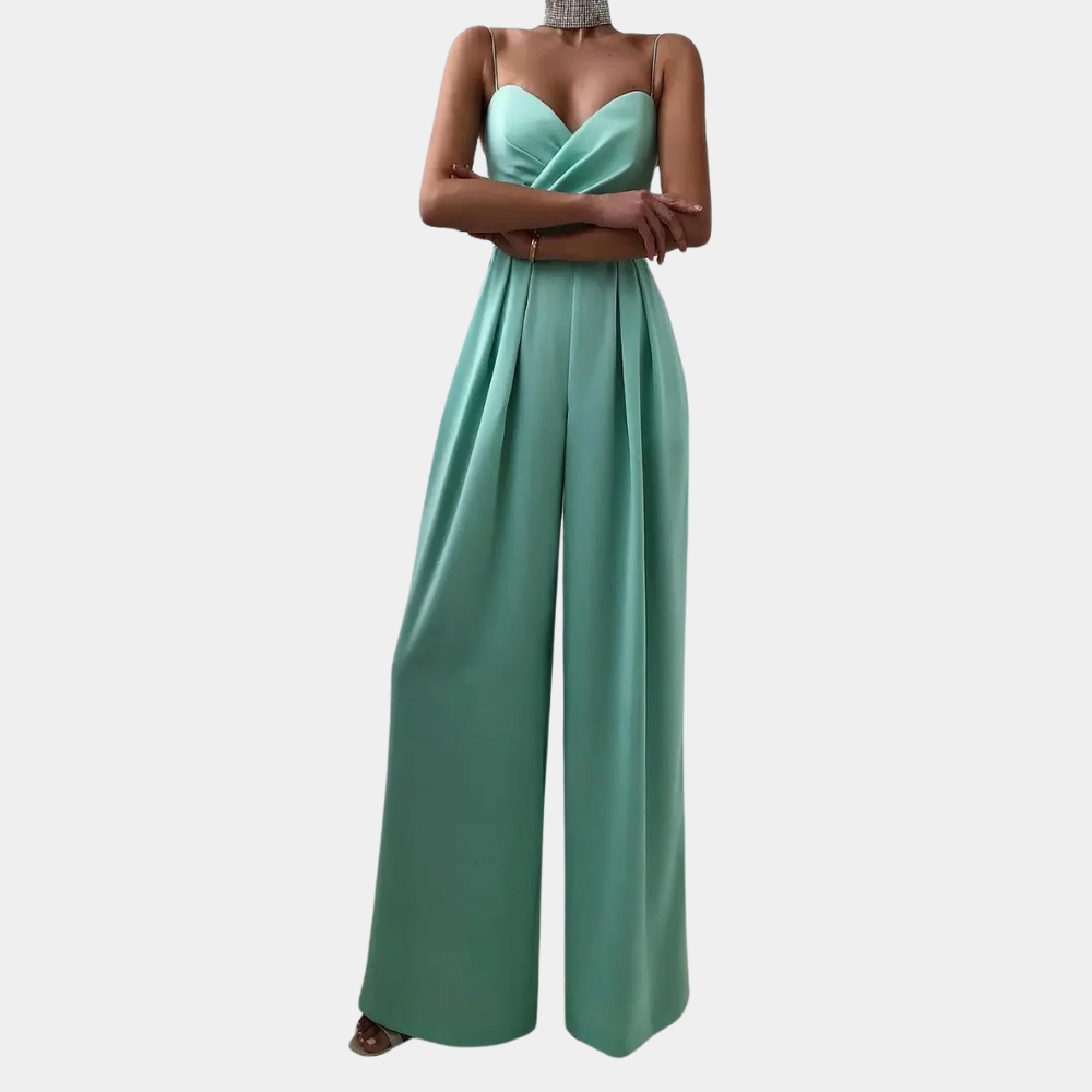 Groene dames jumpsuit met spaghetti bandjes en geplooide broek, elegante avondkleding, modieuze outfit voor speciale gelegenheden.