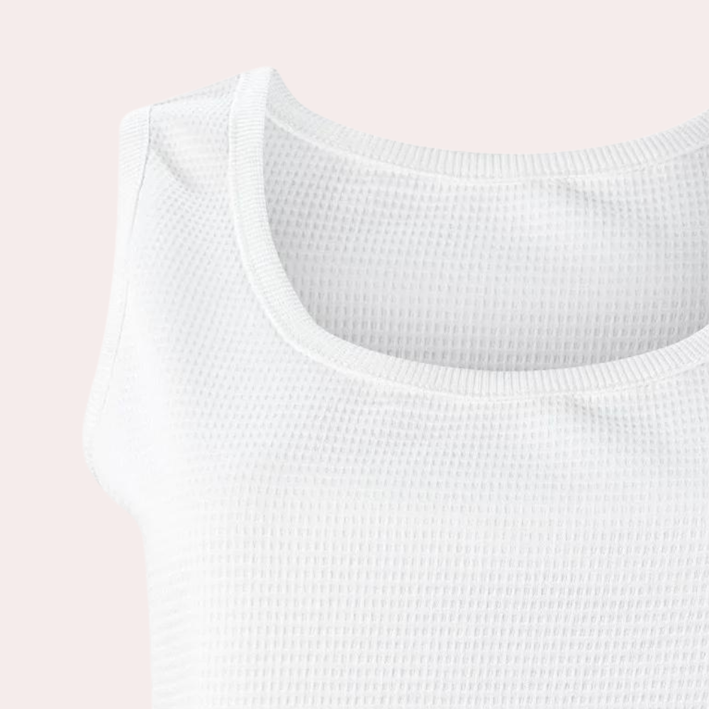 Witte dames tanktop van katoen met geribbelde textuur, mouwloos ontwerp, ideaal voor casual zomeroutfits. Comfortabele en ademende stof.