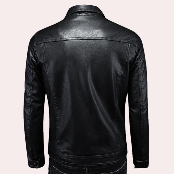 Zwarte leren jas voor heren, achterkant. Stijlvolle motorjas met klassieke kraag en stiksels. Perfect voor casual en modieuze looks.