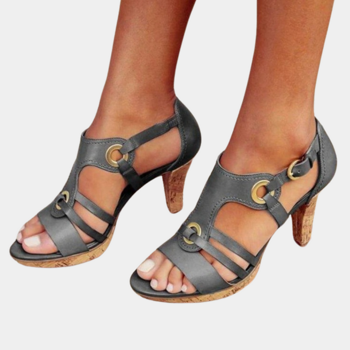 Grijze dames sandalen met hoge hak, open teen en kurkzool. Modieuze zomerschoenen, ideaal voor casual en formele gelegenheden.