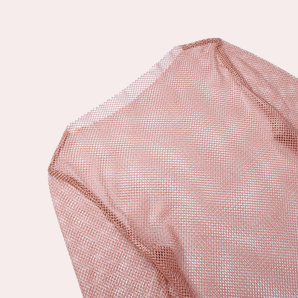 Roze mesh top, transparant design, modieuze dameskleding, trendy stijl, lichtgewicht stof, perfect voor zomeroutfits, casual en elegant.