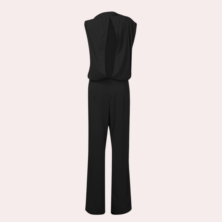 Zwarte dames jumpsuit met mouwloos ontwerp en open rug. Elegante en stijlvolle outfit voor avondkleding of formele gelegenheden.