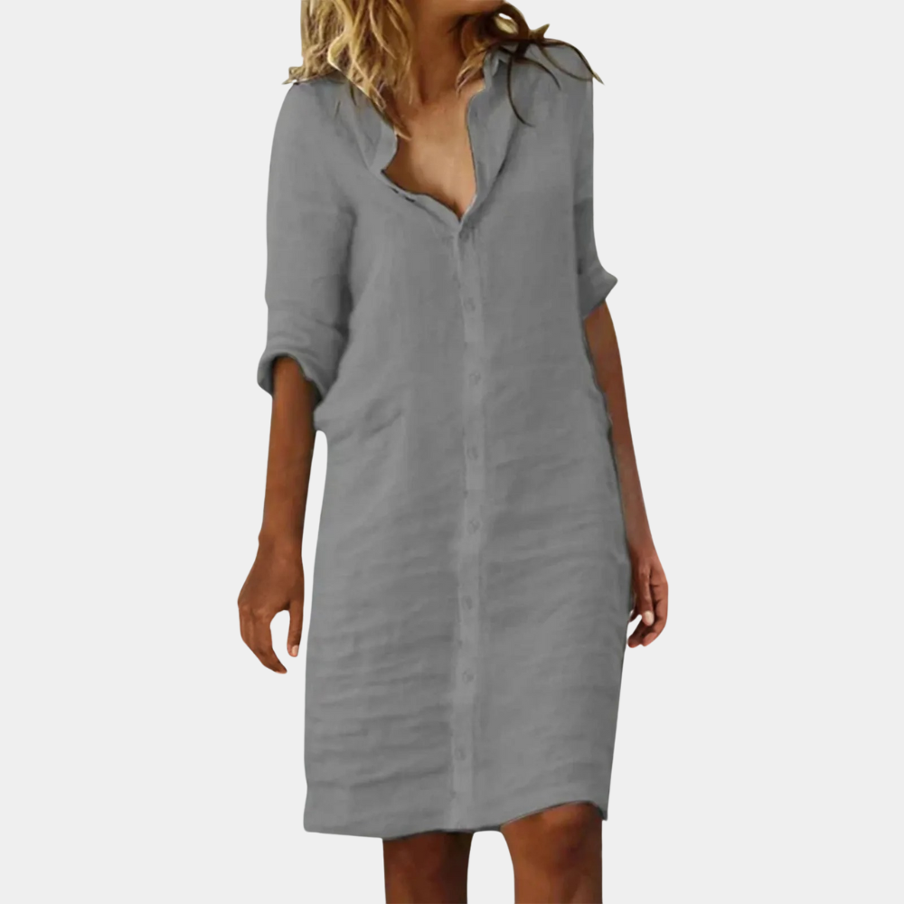 Grijze linnen damesjurk met knoopsluiting en opgerolde mouwen, casual en stijlvol, perfect voor zomeroutfits en strandkleding.