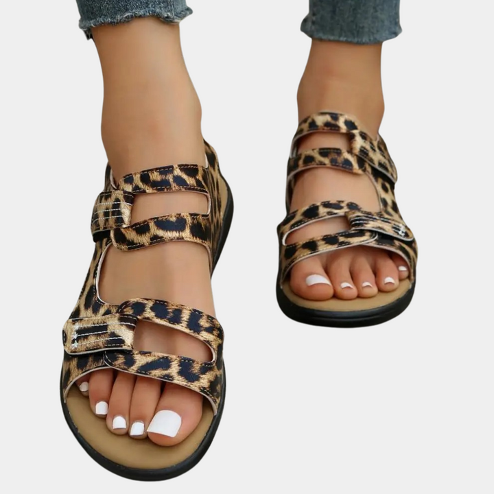 Leopardprint sandalen met dubbele bandjes voor dames, comfortabele zool, trendy zomerstijl, perfect voor casual en modieuze outfits.