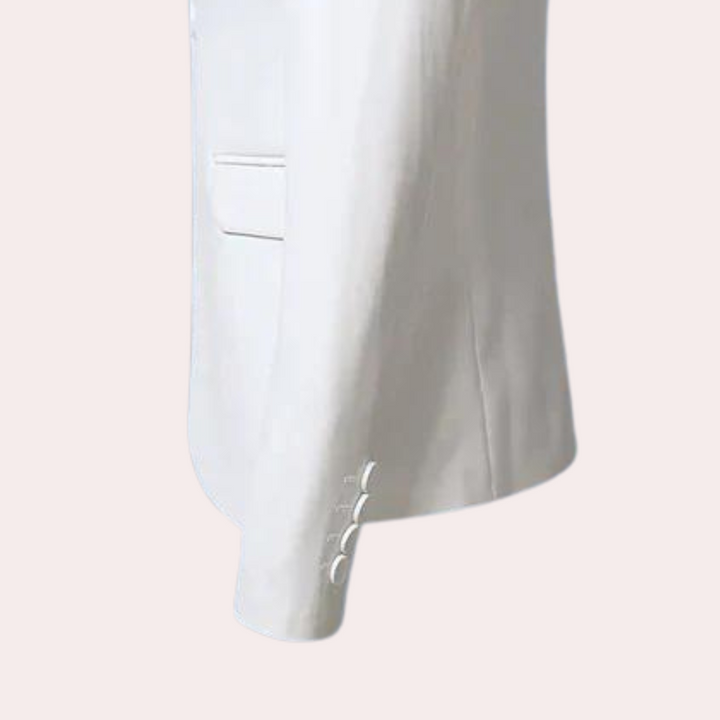 Witte herenblazer met knoopsluiting en zakken, stijlvolle formele kleding, geschikt voor zakelijke en feestelijke gelegenheden.