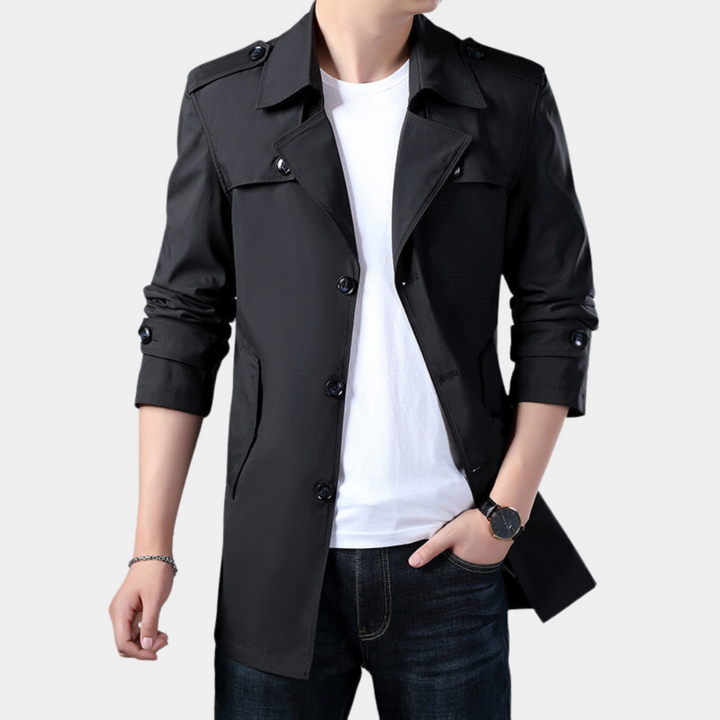 Zwarte heren trenchcoat, stijlvolle lange jas met knopen, geschikt voor casual en formele gelegenheden, modieuze herenkleding.