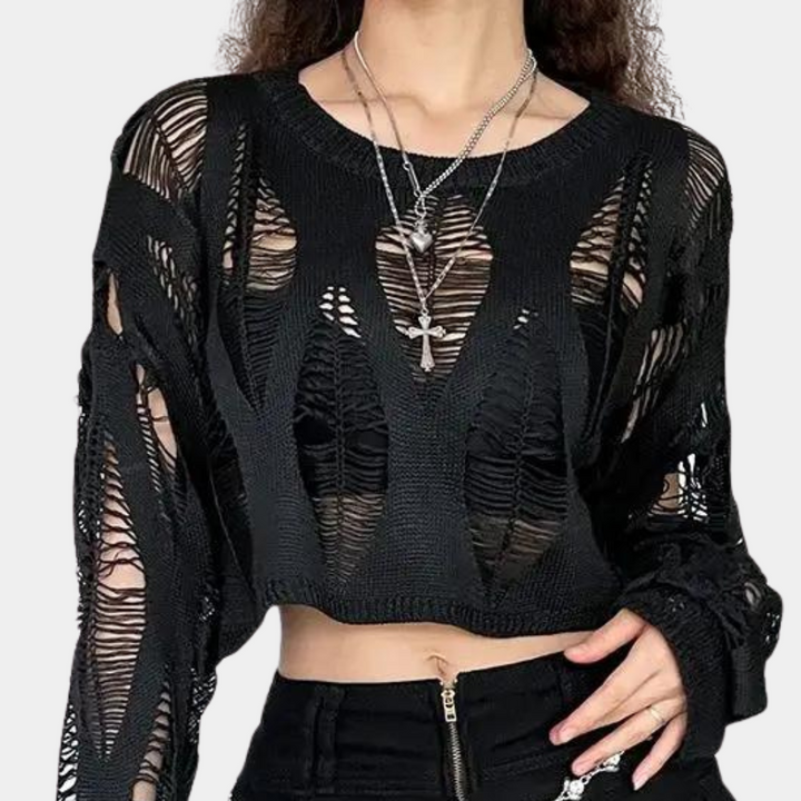 Zwarte, gescheurde trui met lange mouwen en opvallend patroon, gedragen door model. Trendy damesmode, perfect voor casual en edgy outfits.