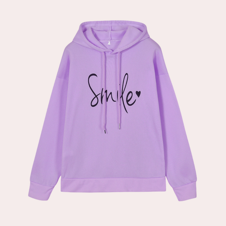 Lila hoodie met capuchon, opdruk "Smile" en hartje, damesmode, casual streetwear, comfortabele katoenen trui, trendy herfstkleding.