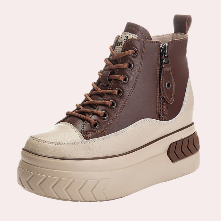 Bruine en beige damessneaker met dikke zool, ritssluiting en veters. Modieuze platform sneaker voor dames, ideaal voor casual en trendy outfits.