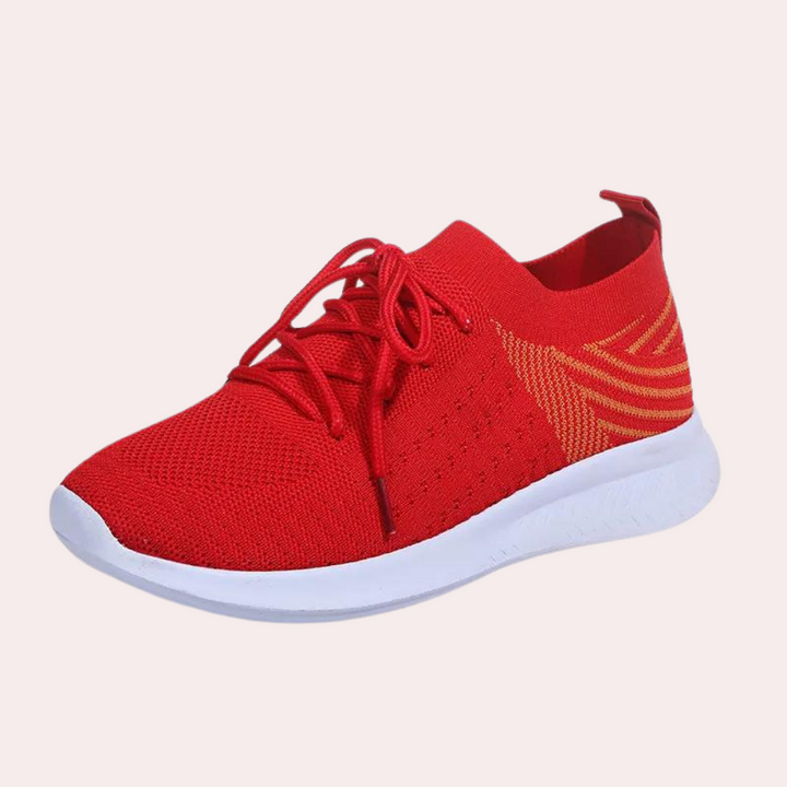 Rode sportschoen met witte zool, ademend mesh bovenwerk en veters. Ideaal voor hardlopen en fitness. Comfortabele en stijlvolle sneaker.