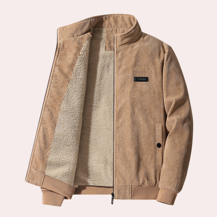 Khaki corduroy herenjas met opstaande kraag en zachte voering, ideaal voor herfstmode. Stijlvolle jas met rits en zakken, perfect voor casual outfits.