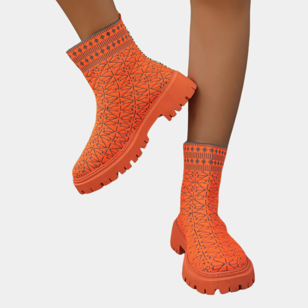 Oranje gebreide enkellaarsjes met dikke zool, modern design, comfortabele pasvorm, trendy damesmode, perfect voor herfst en winter.