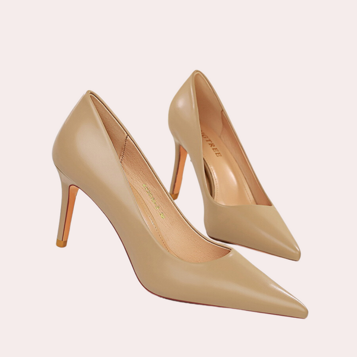 Khaki dames pumps met hoge hak, puntige neus en glanzende afwerking. Stijlvolle schoenen voor formele gelegenheden. Perfect voor modebewuste vrouwen.