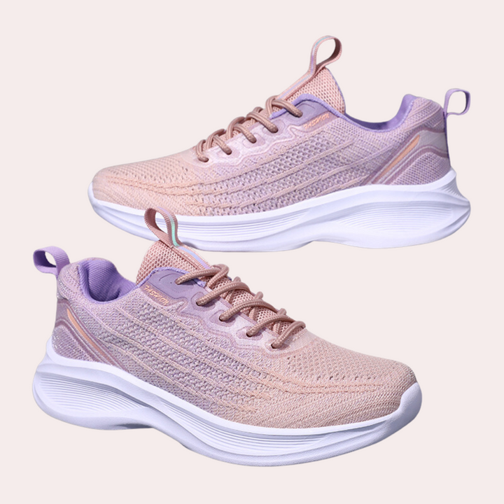 Roze en paarse sportschoenen met gebreid bovenwerk en dikke witte zool. Modieuze dames sneakers, ideaal voor hardlopen en casual gebruik.