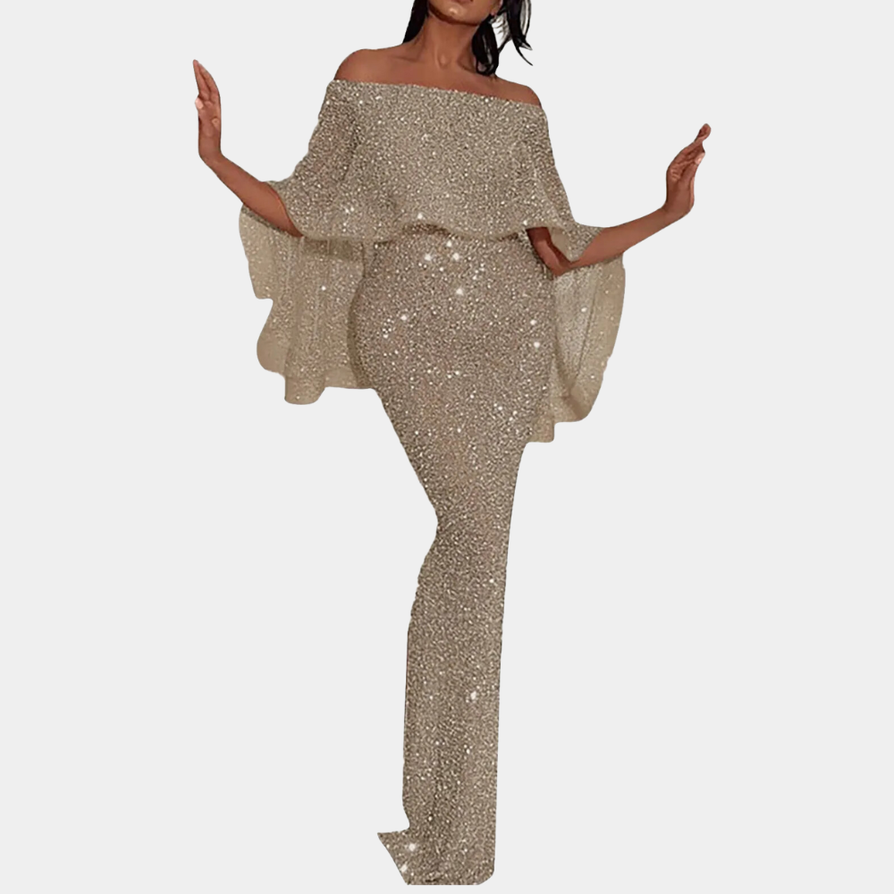 Vrouw in sprankelende champagnekleurige avondjurk met off-shoulder ontwerp en vloeiende cape, elegante mode, glamour, feestkleding.