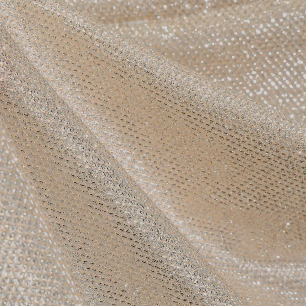 Champagnekleurige glitterstof met glinsterende pailletten, ideaal voor feestelijke kleding en decoratie. Luxueuze textuur en sprankelende uitstraling.