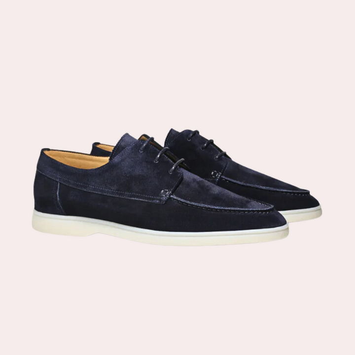 Donkerblauwe suède herenschoenen met witte zool, Vilano model. Stijlvolle casual schoenen voor heren, perfect voor dagelijks gebruik.