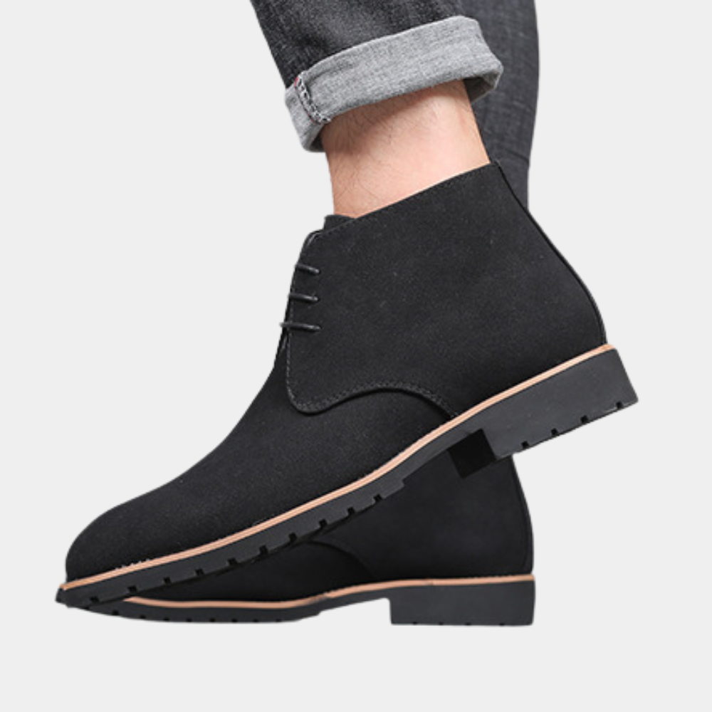Zwarte suède herenschoenen, stijlvolle veterschoenen met rubberen zool, ideaal voor casual en formele gelegenheden. Comfortabele en modieuze keuze.
