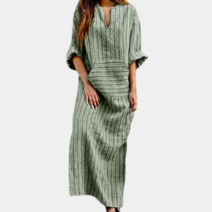 Groene gestreepte maxi-jurk met V-hals en driekwart mouwen, casual dameskleding, comfortabele pasvorm, modetrend 2023.