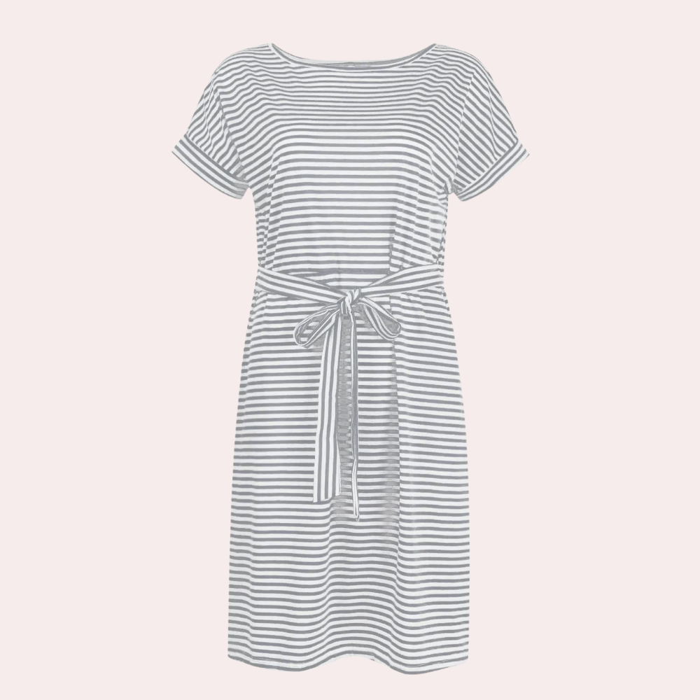 Grijs-wit gestreepte damesjurk met korte mouwen en strikceintuur, casual zomerjurk, comfortabele pasvorm, modieuze dameskleding.