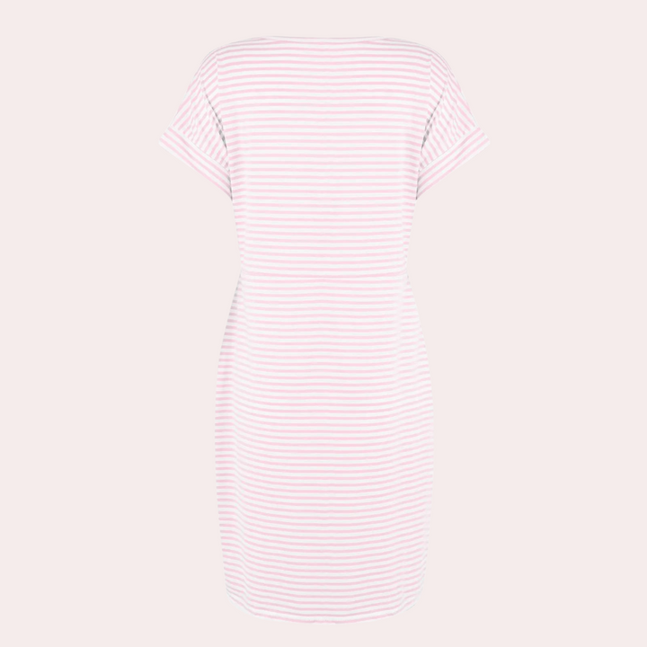 Roze-wit gestreepte damesjurk, korte mouwen, casual stijl, comfortabele pasvorm, perfect voor zomer, modieuze kleding, trendy design.