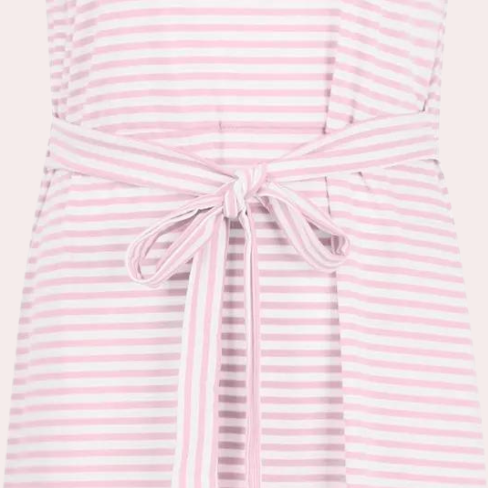 Roze en witte gestreepte jurk met strikceintuur, damesmode, zomerjurk, casual stijl, katoenmix, trendy kleding, comfortabele pasvorm.