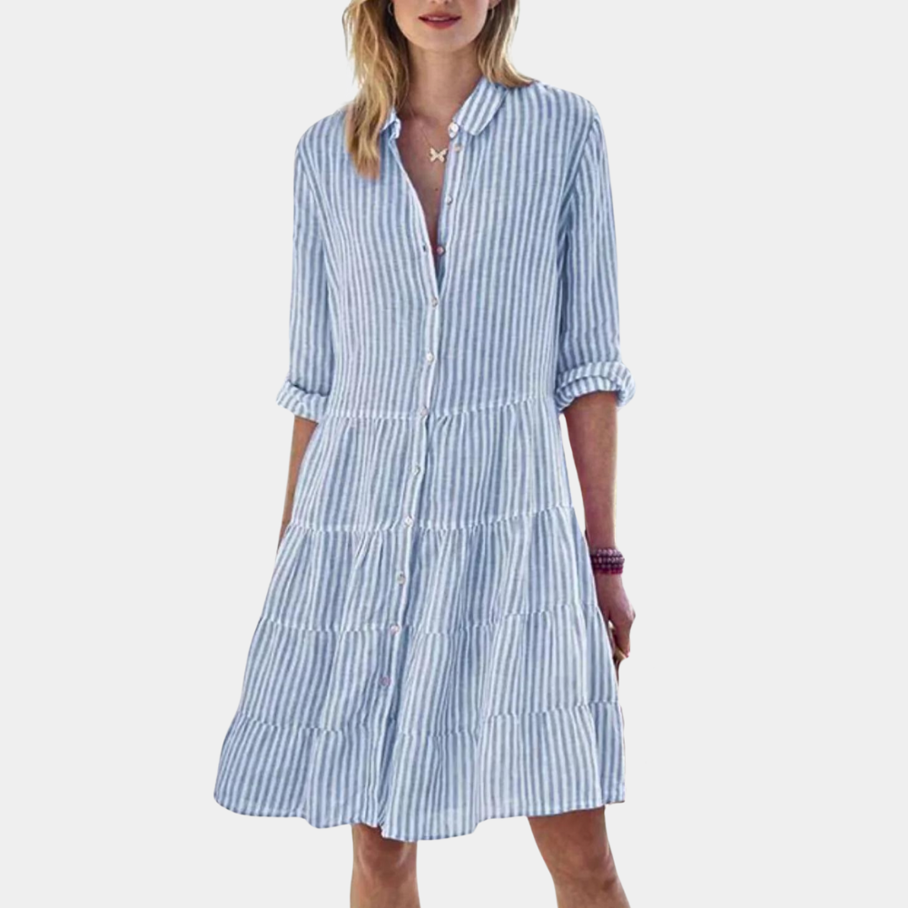 Blauw-wit gestreepte damesjurk met knoopsluiting, lange mouwen en kraag. Perfect voor casual zomeroutfits. Modieuze en comfortabele pasvorm.