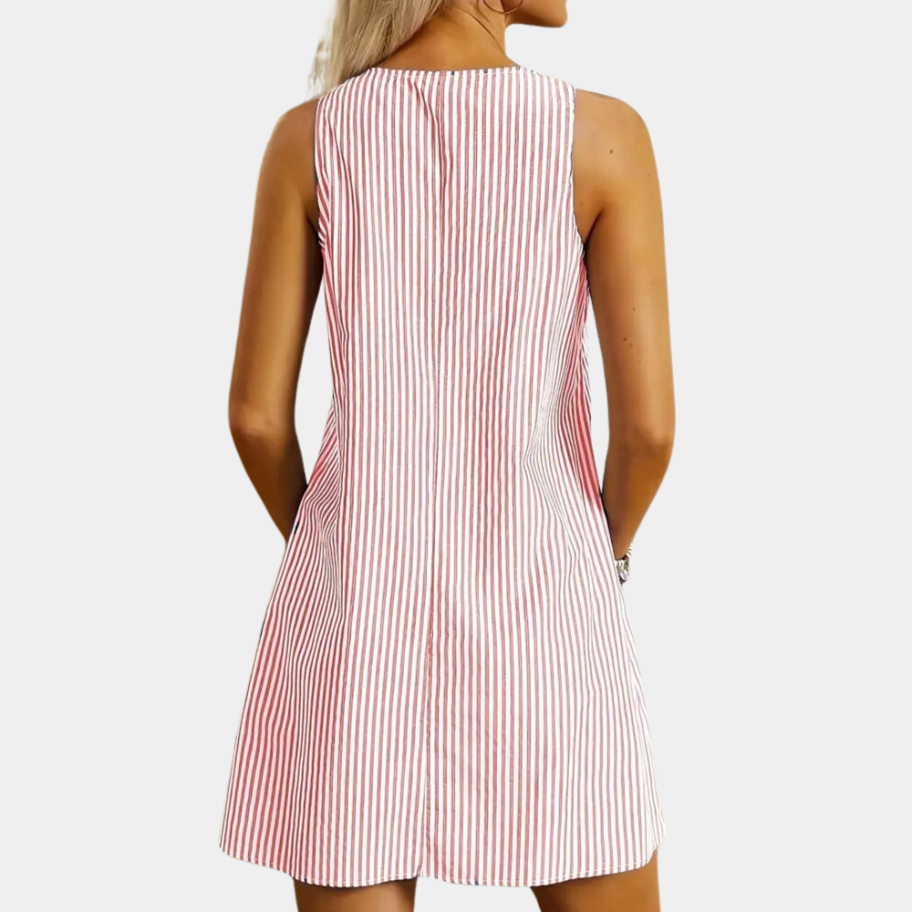Roze gestreepte zomerjurk, mouwloos, rugaanzicht. Perfect voor casual damesmode. Lichtgewicht en comfortabel ontwerp.
