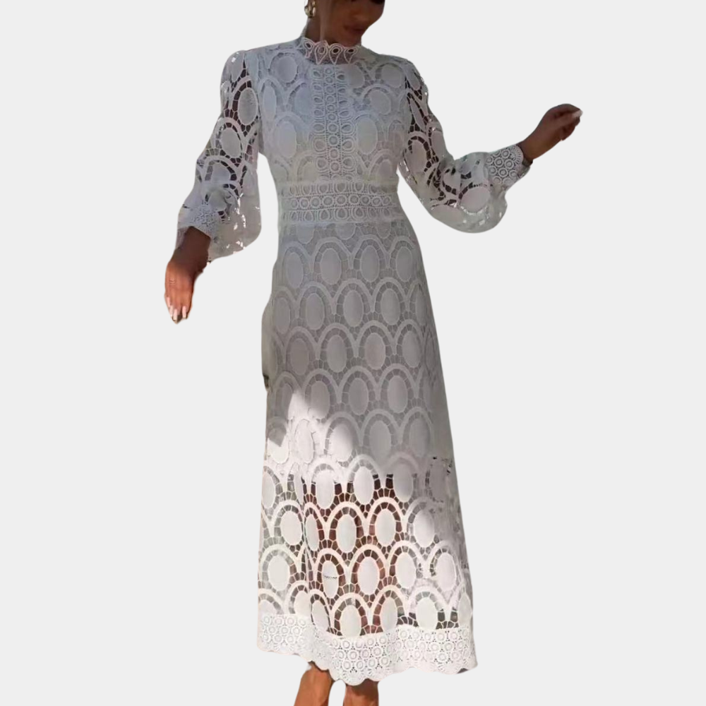 Witte kanten jurk met lange mouwen en boogpatroon, elegante damesmode, perfect voor bruiloften en speciale gelegenheden.