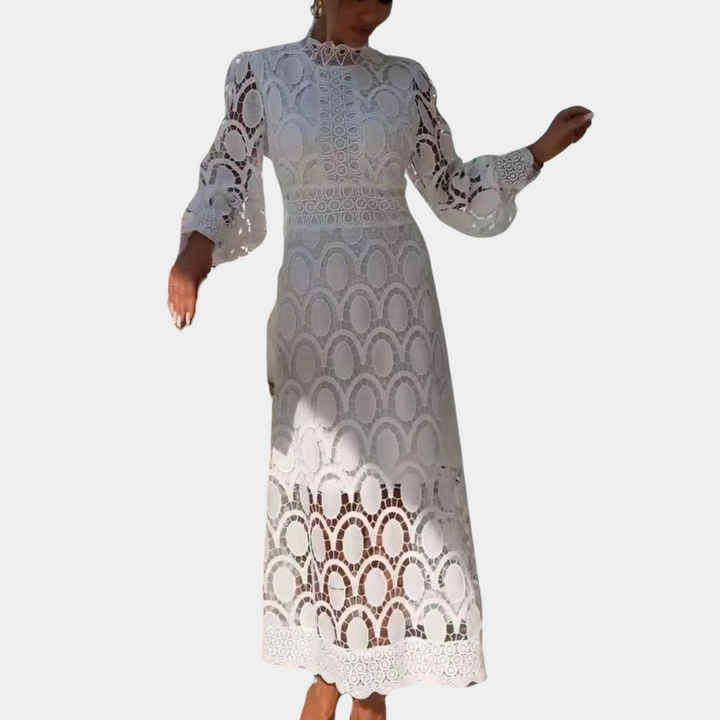 Witte kanten jurk met lange mouwen en boogpatroon, elegante damesmode, perfect voor bruiloften en speciale gelegenheden.