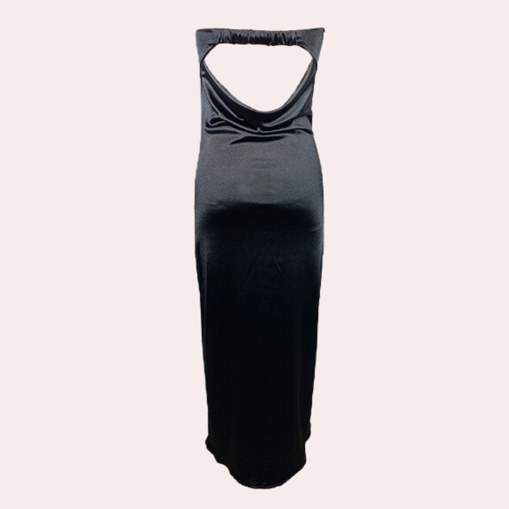 Zwarte maxi-jurk met open rug en halternek, elegante avondjurk, damesmode, stijlvolle kleding, perfect voor formele gelegenheden.