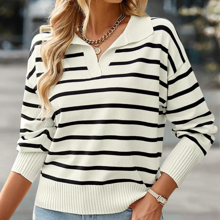 Gestreepte zwart-witte trui voor dames, lange mouwen, V-hals, casual stijl, ideaal voor herfstmode. Perfect voor een stijlvolle, comfortabele look.