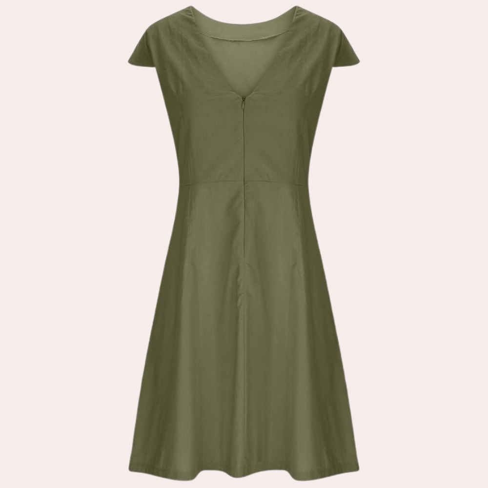 Olijfgroene damesjurk met V-hals en korte mouwen, Henka model. Perfect voor casual en formele gelegenheden. Comfortabele pasvorm, modieuze stijl.