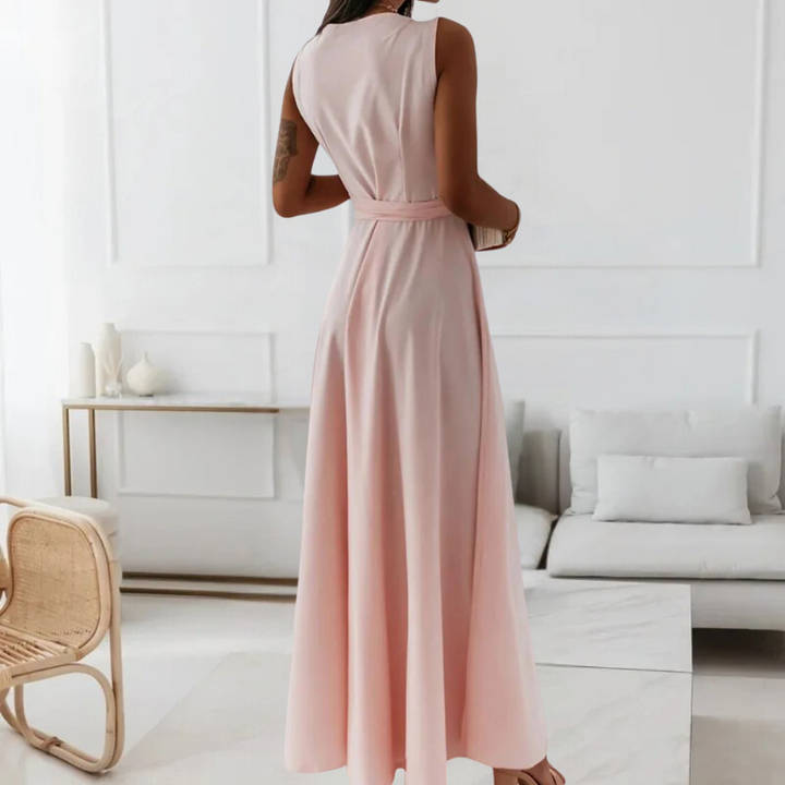 Elegante roze maxi-jurk voor dames, mouwloos ontwerp, perfect voor zomerfeesten. Stijlvolle en comfortabele mode voor elke gelegenheid.