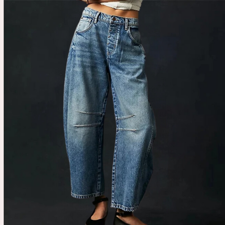 Donkerblauwe wijde jeans voor dames, hoge taille, vintage stijl, met opvallende stiksels en zakken, ideaal voor casual en modieuze outfits.