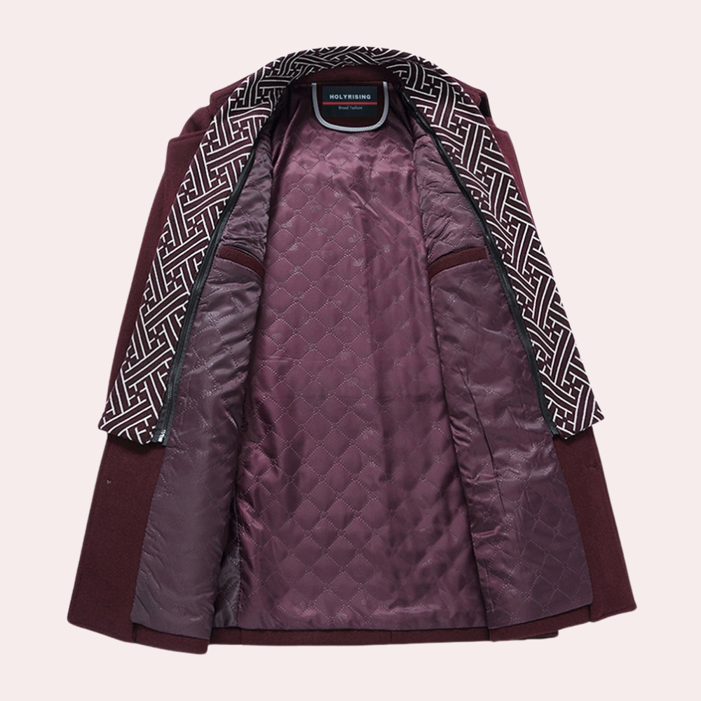 Wijnrode herenjas met opengewerkte binnenvoering, geometrisch patroon, en gewatteerde voering. Stijlvolle winterjas voor herenmode.