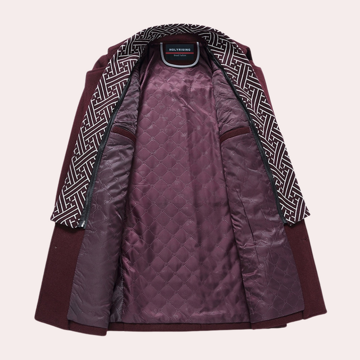 Wijnrode herenjas met opengewerkte binnenvoering, geometrisch patroon, en gewatteerde voering. Stijlvolle winterjas voor herenmode.