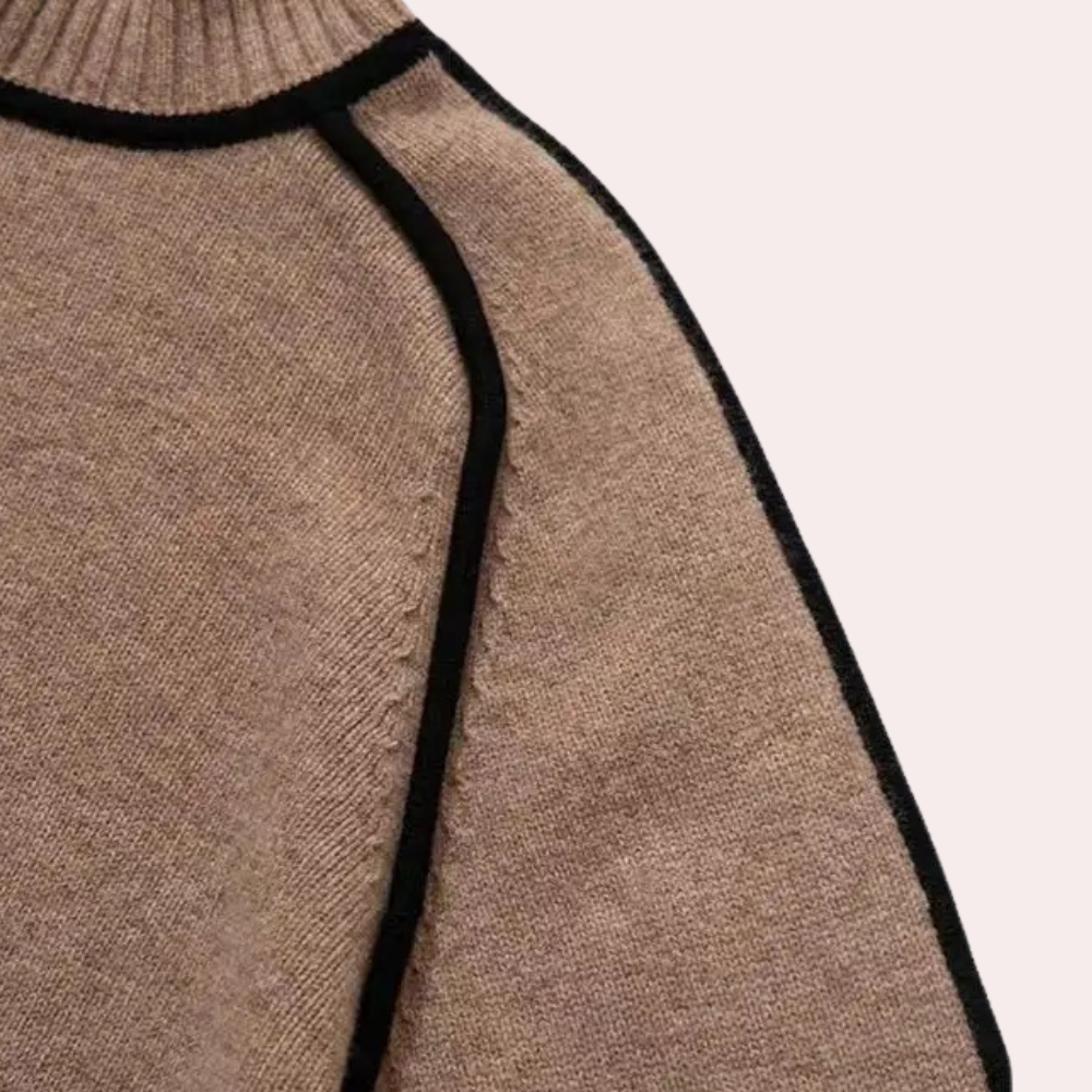 Bruine wollen trui met zwarte biezen, hoge kraag en moderne stijl. Perfect voor herfstmode en winterkleding. Comfortabel en stijlvol design.