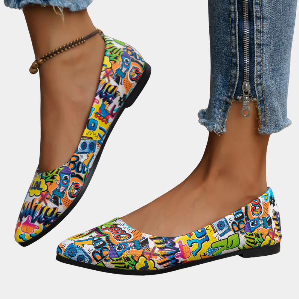 Dames ballerina's met kleurrijke graffiti-print, platte zool en ronde neus. Perfect voor casual outfits. Trendy schoenen voor dagelijks gebruik.