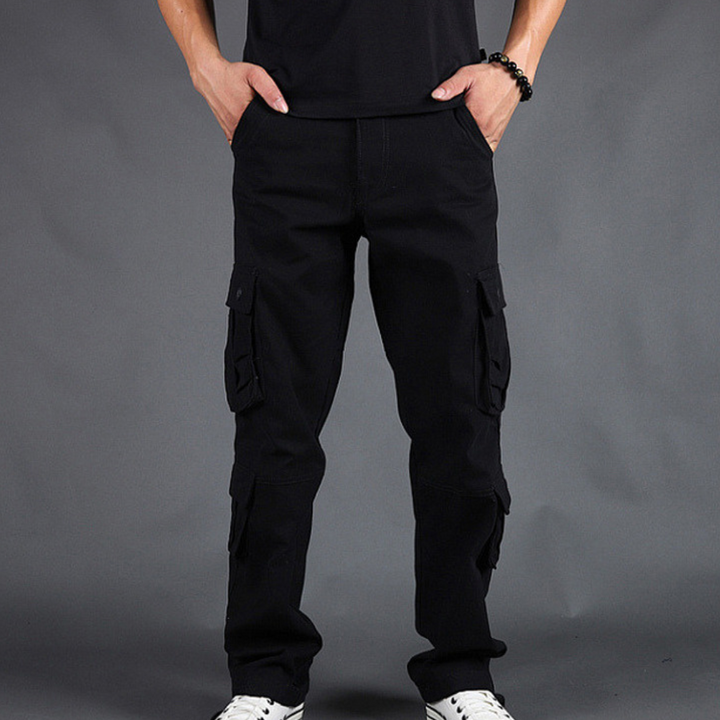 Zwarte cargobroek voor heren met meerdere zakken, casual stijl. Ideaal voor dagelijks gebruik. Comfortabele pasvorm, trendy en veelzijdig.