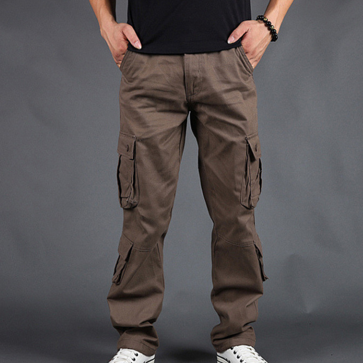 Bruine cargobroek voor heren met meerdere zakken, casual stijl, comfortabele pasvorm, ideaal voor dagelijks gebruik. Perfecte keuze voor modebewuste mannen.