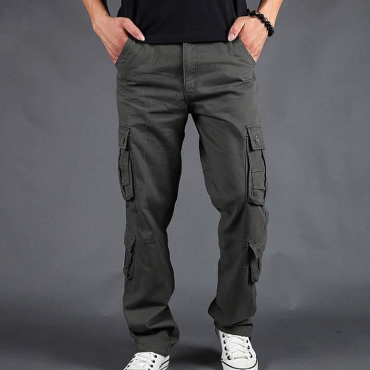 Grijze cargobroek voor heren met meerdere zakken, casual stijl, comfortabele pasvorm, ideaal voor dagelijks gebruik. Perfect voor mode en functionaliteit.