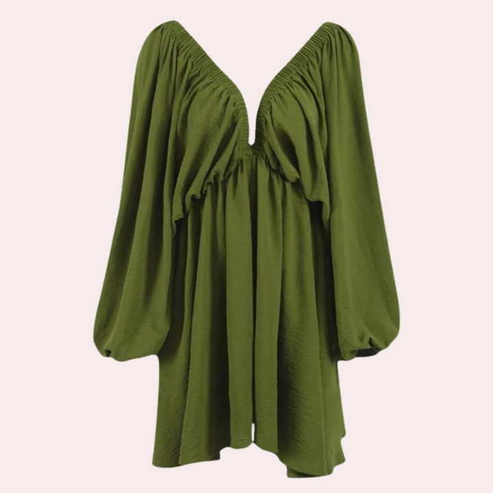 Groene boho jurk met lange mouwen en diepe V-hals, luchtige stof, perfect voor zomeroutfits. Trendy damesmode, casual en elegant.