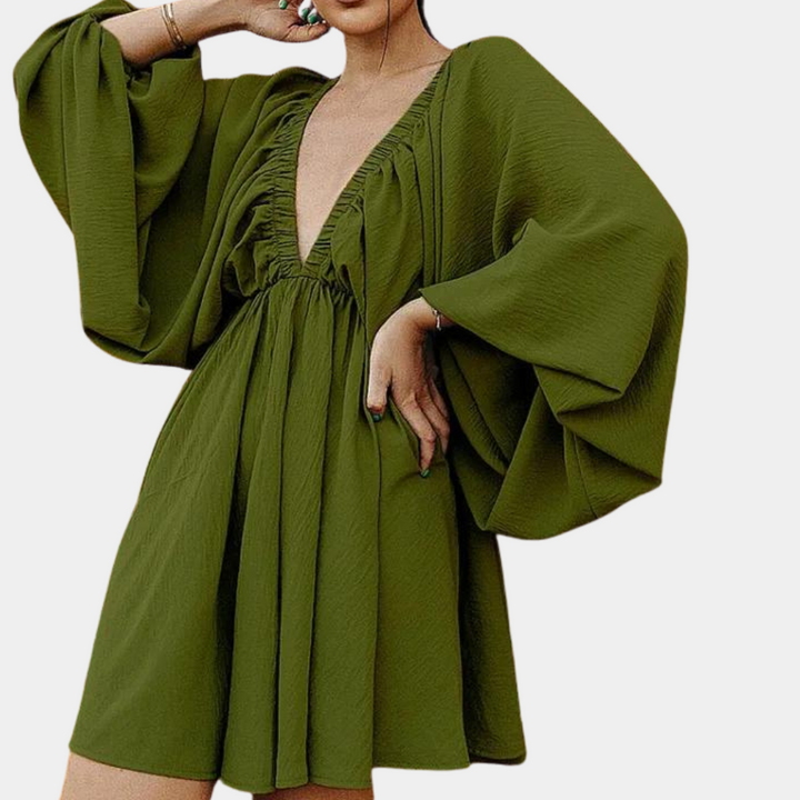 Groene damesjurk met wijde mouwen en diepe V-hals, elegante plooien, modieuze kleding, geschikt voor casual en formele gelegenheden.